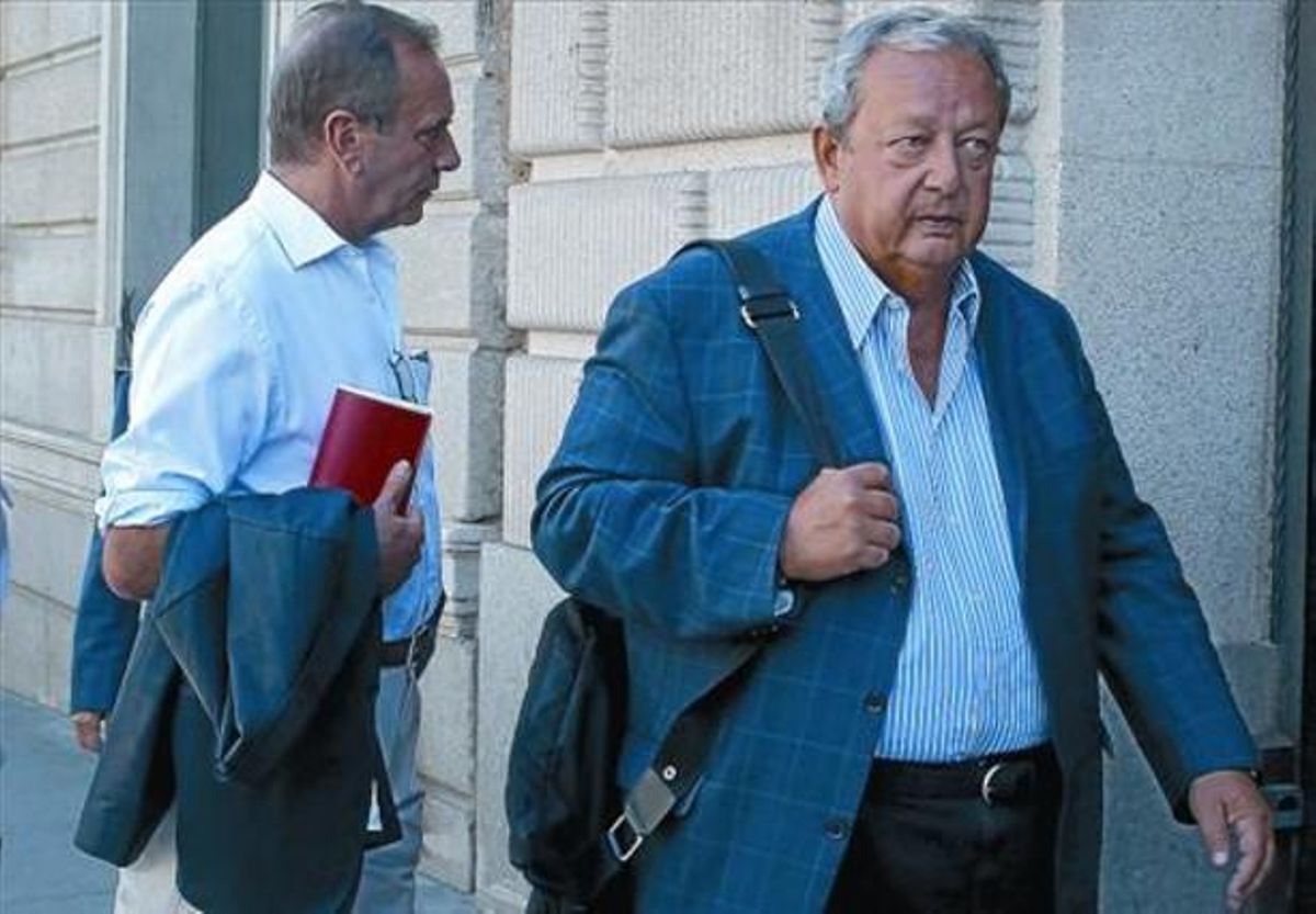 José María Benegas (derecha) y José Antonio Alonso, en el Congreso de los Diputados, en una imagen de archivo. José María Benegas (derecha) y José Antonio Alonso, en el Congreso de los Diputados, en una imagen de archivo.