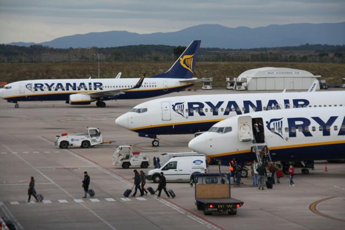 Aviones de Ryanair en el aeropuerto de Girona. Aviones de Ryanair en el aeropuerto de Girona.