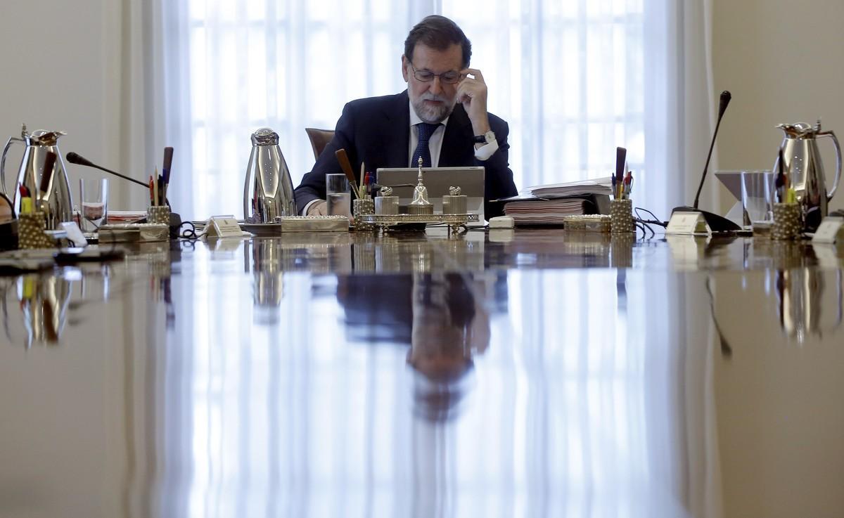 Rajoy da ocho días a Puigdemont para que vuelva "a la legalidad"