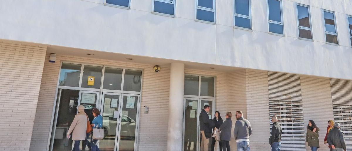 Perdonan 70.000 euros a un pensionista que pidió 34 préstamos para socorrer a familia Perdonan 70.000 euros a un pensionista que pidió 34 préstamos para socorrer a familia