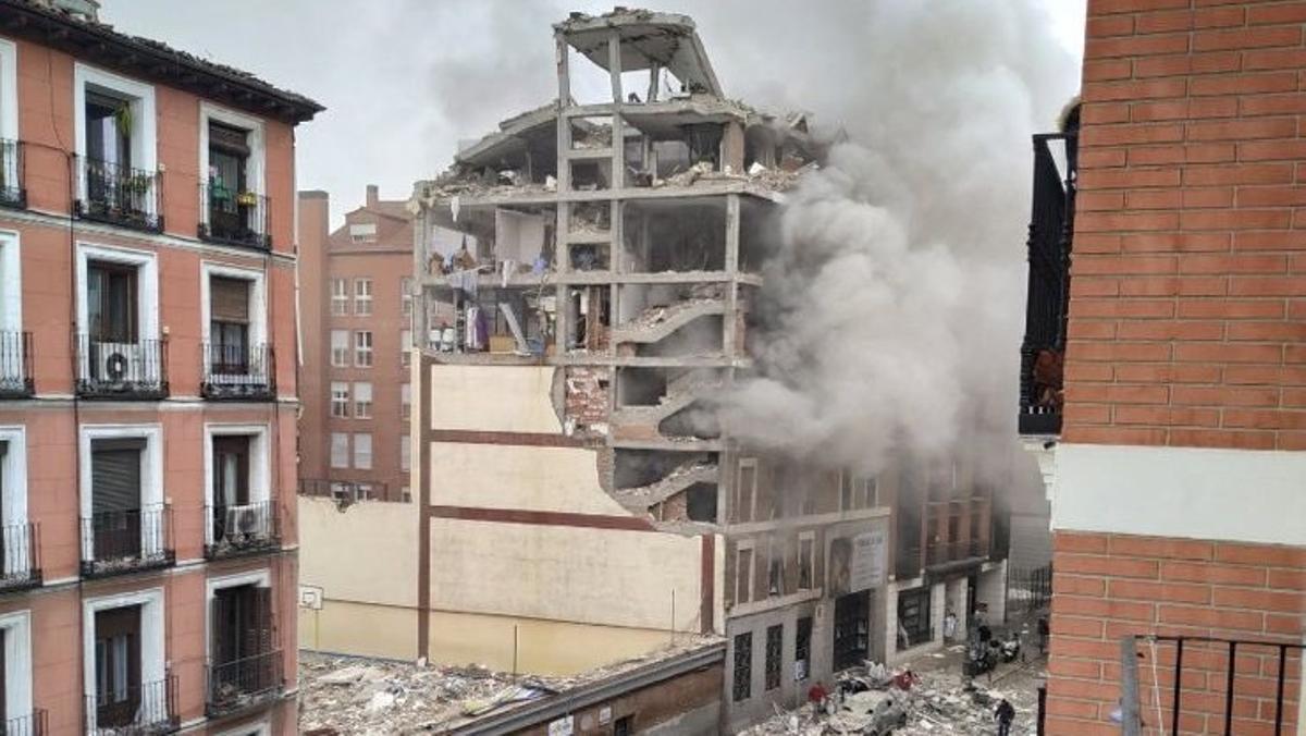 Una violenta explosión destruye tres plantas de un edificio del centro de  Madrid