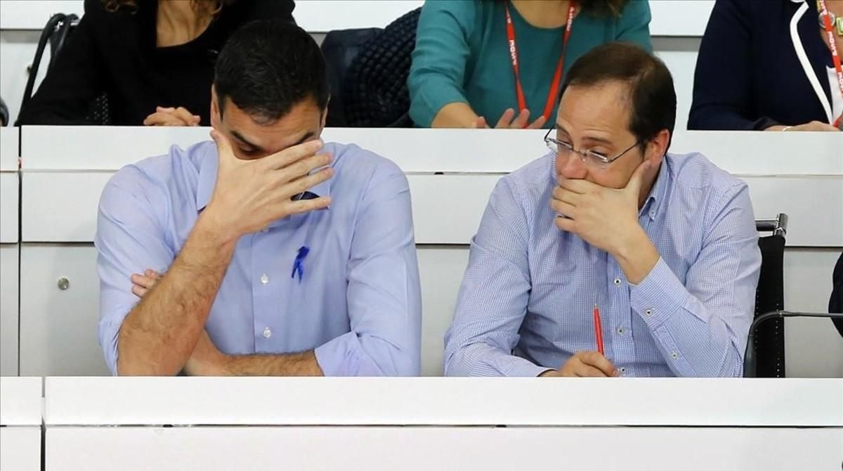 Sánhez y Luena durante el comité federal del PSOE, el pasado abril, en Madrid. Sánhez y Luena durante el comité federal del PSOE, el pasado abril, en Madrid.
