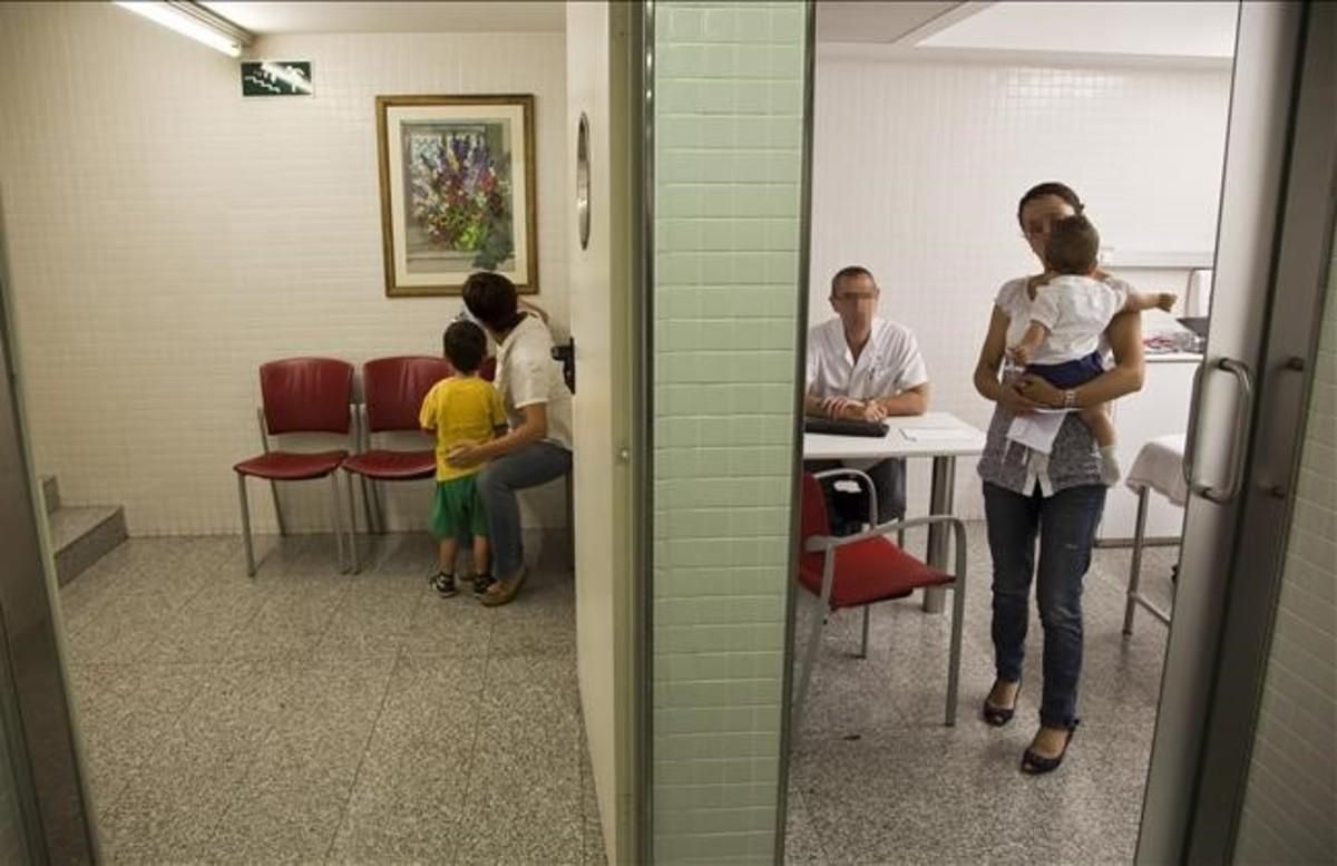 Niños atendidos en una consulta médica hospitalaria. Niños atendidos en una consulta médica hospitalaria.