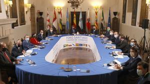 Imagen de la reunión entre los ocho presidentes autonómicos, con Feijóo en la cabecera.