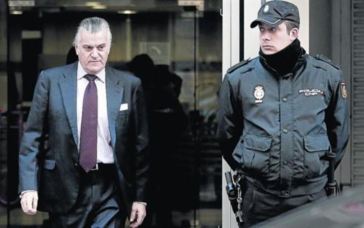 El extesorero del PP Luis Bárcenas sale de la Audiencia Nacional, el 15 de marzo del 2013. El extesorero del PP Luis Bárcenas sale de la Audiencia Nacional, el 15 de marzo del 2013.