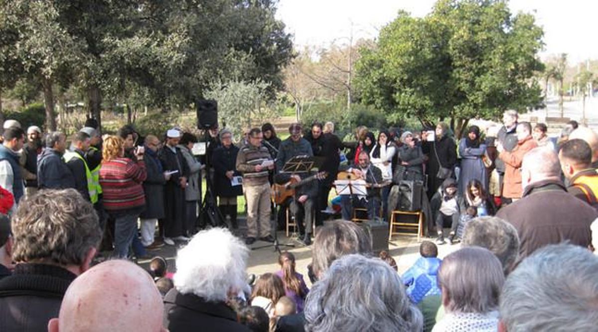 La plegaria interreligiosa que tuvo lugar este domingo en el Racó de la Pau del Nou Parc Central de Mataró. La plegaria interreligiosa que tuvo lugar este domingo en el Racó de la Pau del Nou Parc Central de Mataró.