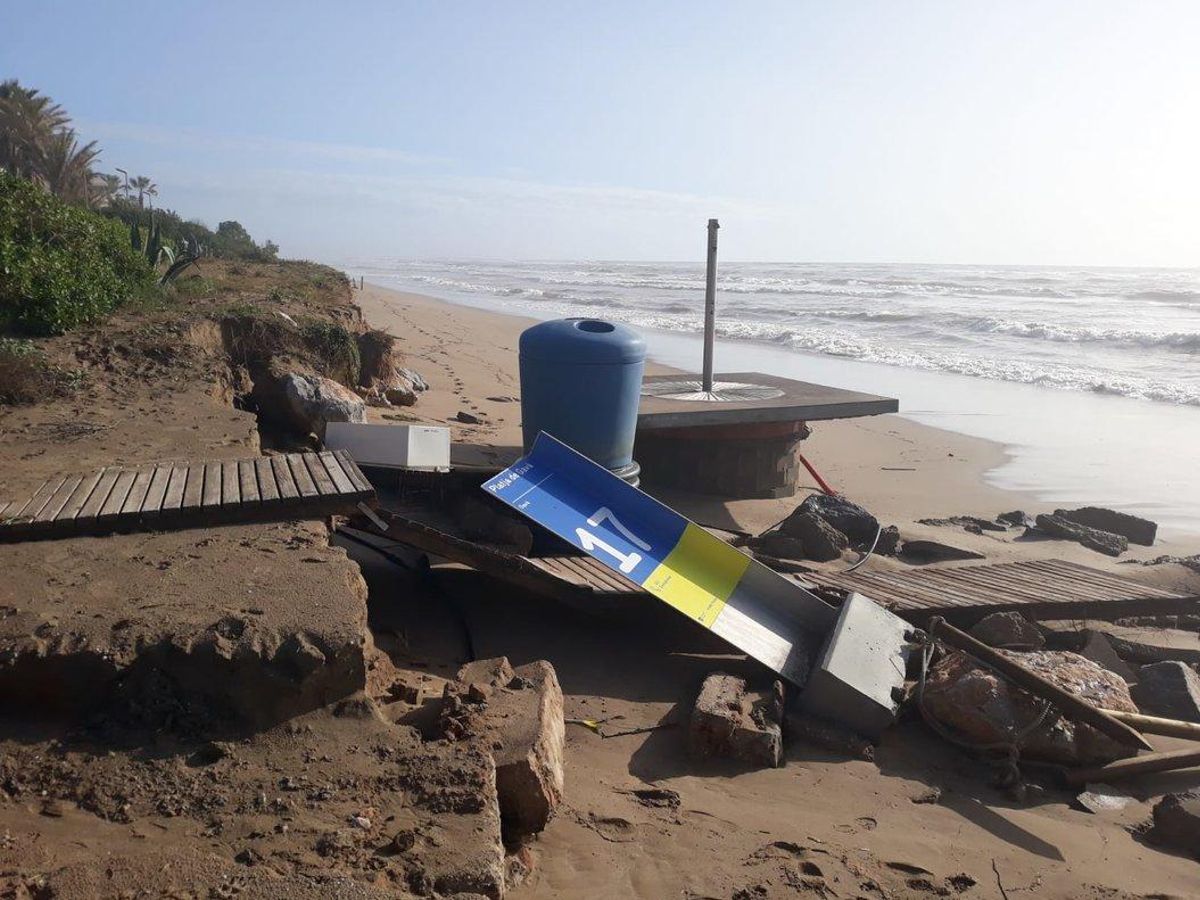 La playa de Gavà tras el paso del temporal ’Gloria’. La playa de Gavà tras el paso del temporal ’Gloria’.