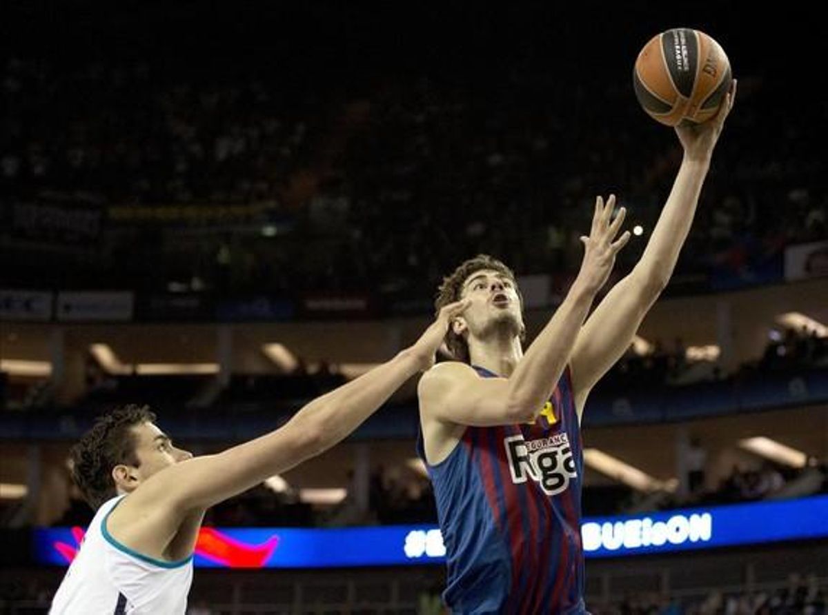 El jugador del Barça Ante Tomic, en un partit contra el Reial Madrid. El jugador del Barça Ante Tomic, en un partit contra el Reial Madrid.