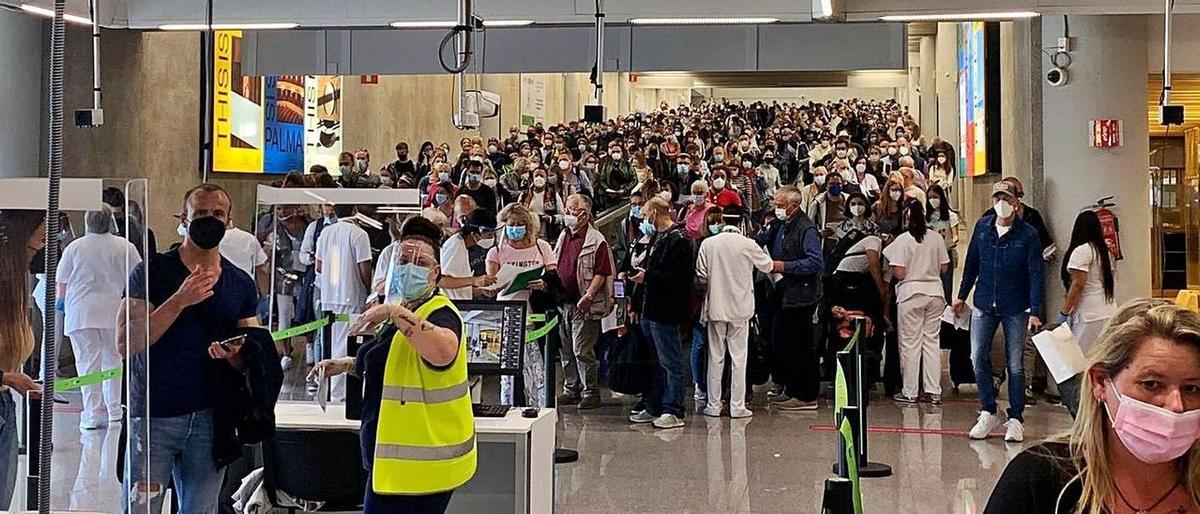 Caos en el aeropuerto de Palma: el tiempo de espera se duplica