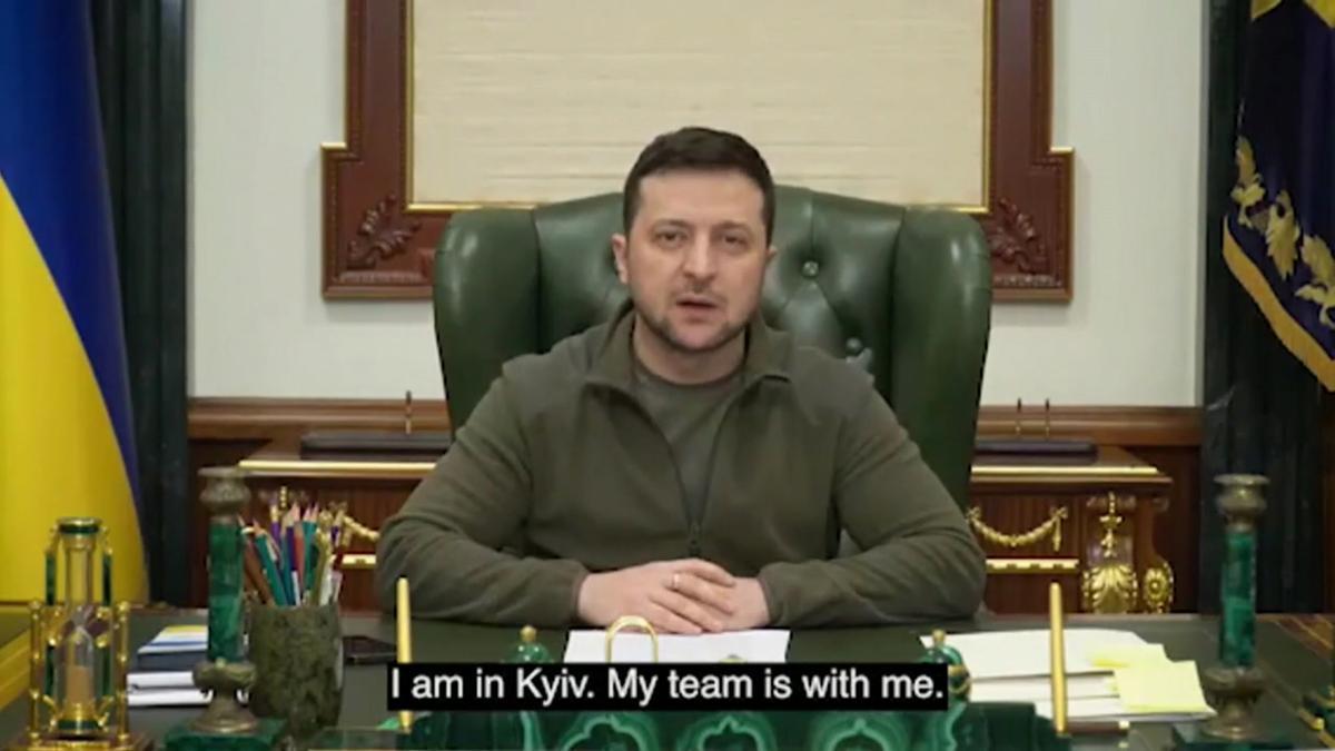 Zelenski aparece en su despacho en Kiev: No tengo miedo a nadie.