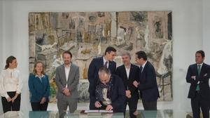 Pedro Sánchez preside el acto de firma del Acuerdo para la subida del Salario Minimo Interprofesional (SMI); junto a patronal y sindicatos.