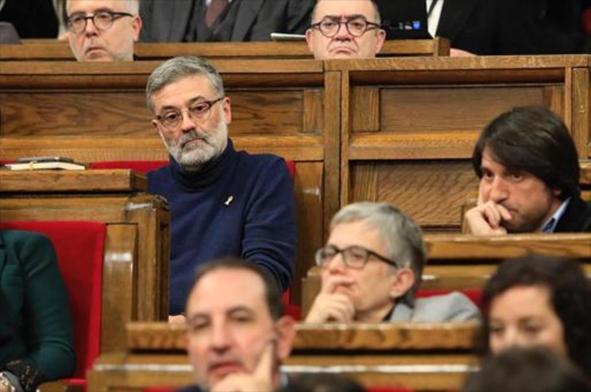 El portavoz ’cupaire’ Carles Riera (izquierda) junto a otros diputados. El portavoz ’cupaire’ Carles Riera (izquierda) junto a otros diputados.