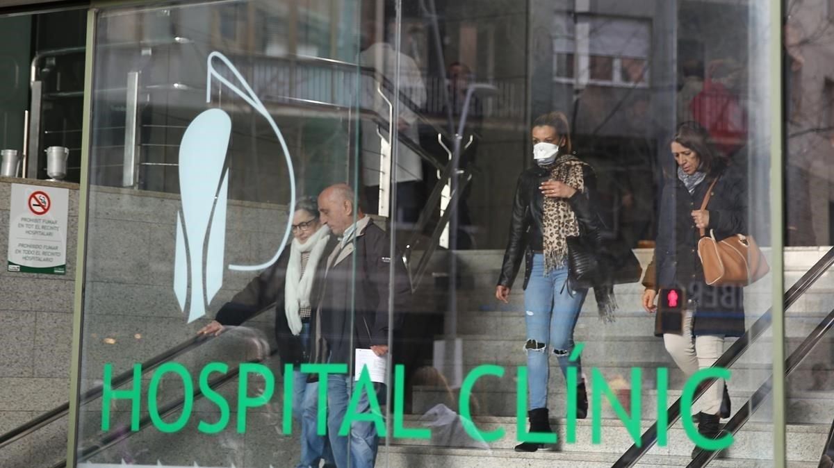 Acceso al Hospital Clínic de Barcelona, donde permanecen ingresados pacientes con coronavirus de Catalunya. Acceso al Hospital Clínic de Barcelona, donde permanecen ingresados pacientes con coronavirus de Catalunya.