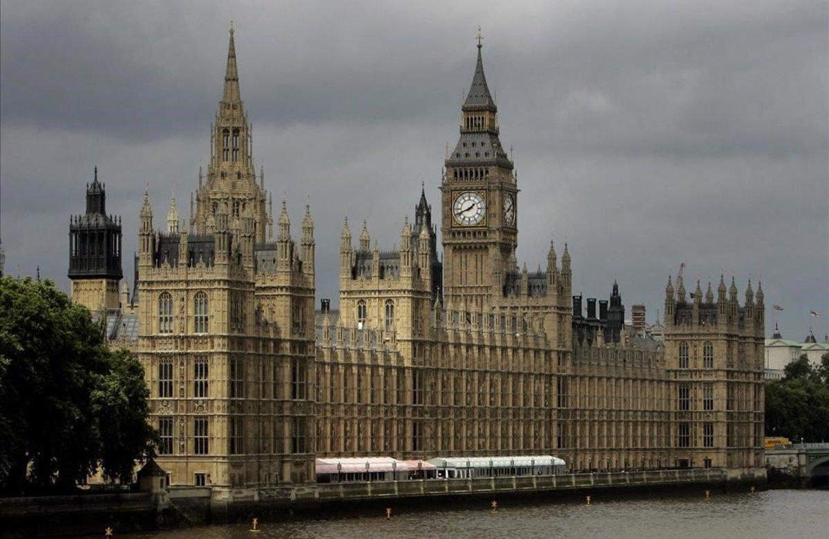 Parlamento británico en el río Támesis en Londres Parlamento británico en el río Támesis en Londres