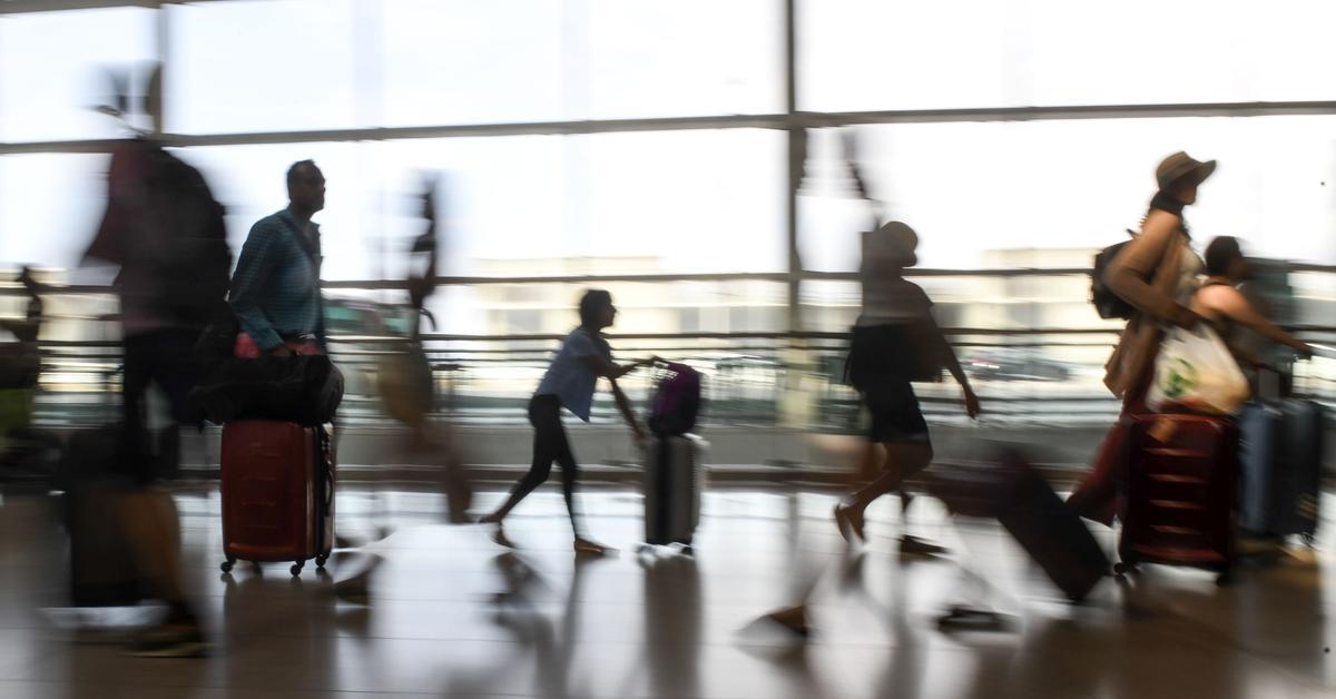 Coger un avión, el 'check-in' de los placeres culpables de las vacaciones en verano - Vimarsana News