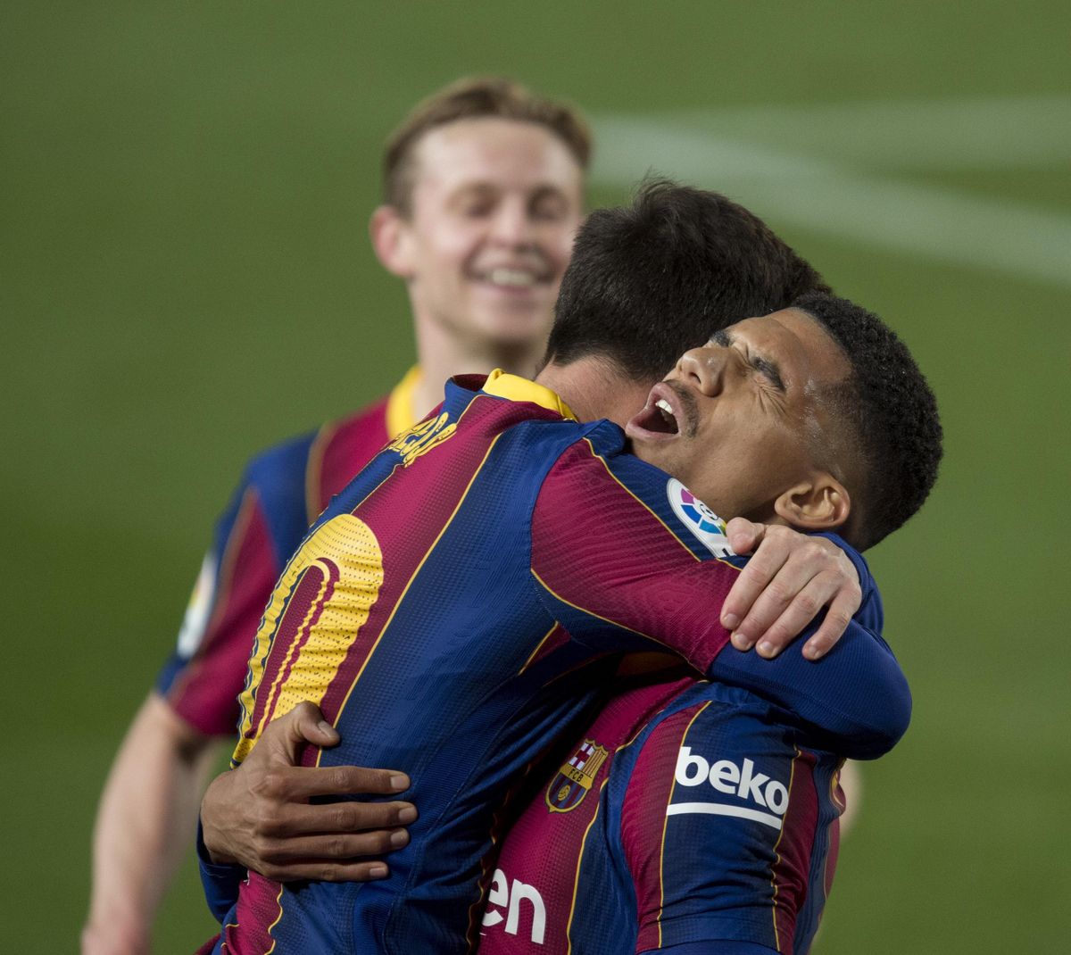Messi celebra con Araujo el 4-2, marcado de cabeza por el uruguayo a la salida de un córner. Messi celebra con Araujo el 4-2, marcado de cabeza por el uruguayo a la salida de un córner.