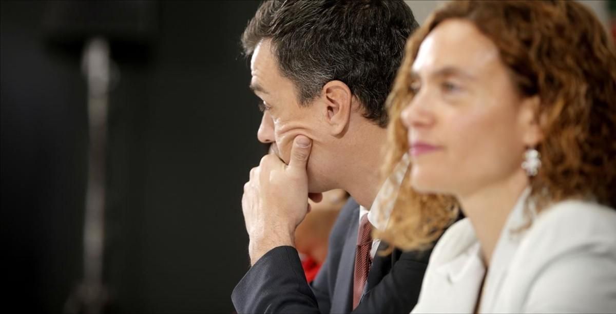El líder del PSOE, Pedro Sánchez, junto a Meritxell Batet, del PSC, en un reciente acto electoral El líder del PSOE, Pedro Sánchez, junto a Meritxell Batet, del PSC, en un reciente acto electoral