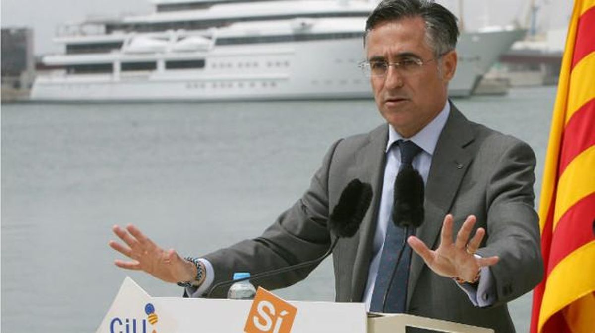 Ramon Tremosa (CDC) durant la visita que va fer dimecres passat al port de Tarragona. Ramon Tremosa (CDC) durant la visita que va fer dimecres passat al port de Tarragona.