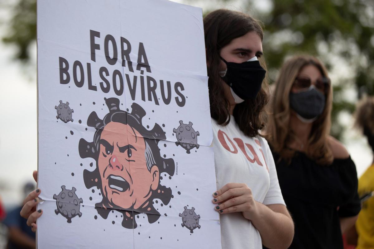 Facebook elimina un vídeo de Bolsonaro que vincula les vacunes de la Covid amb la sida