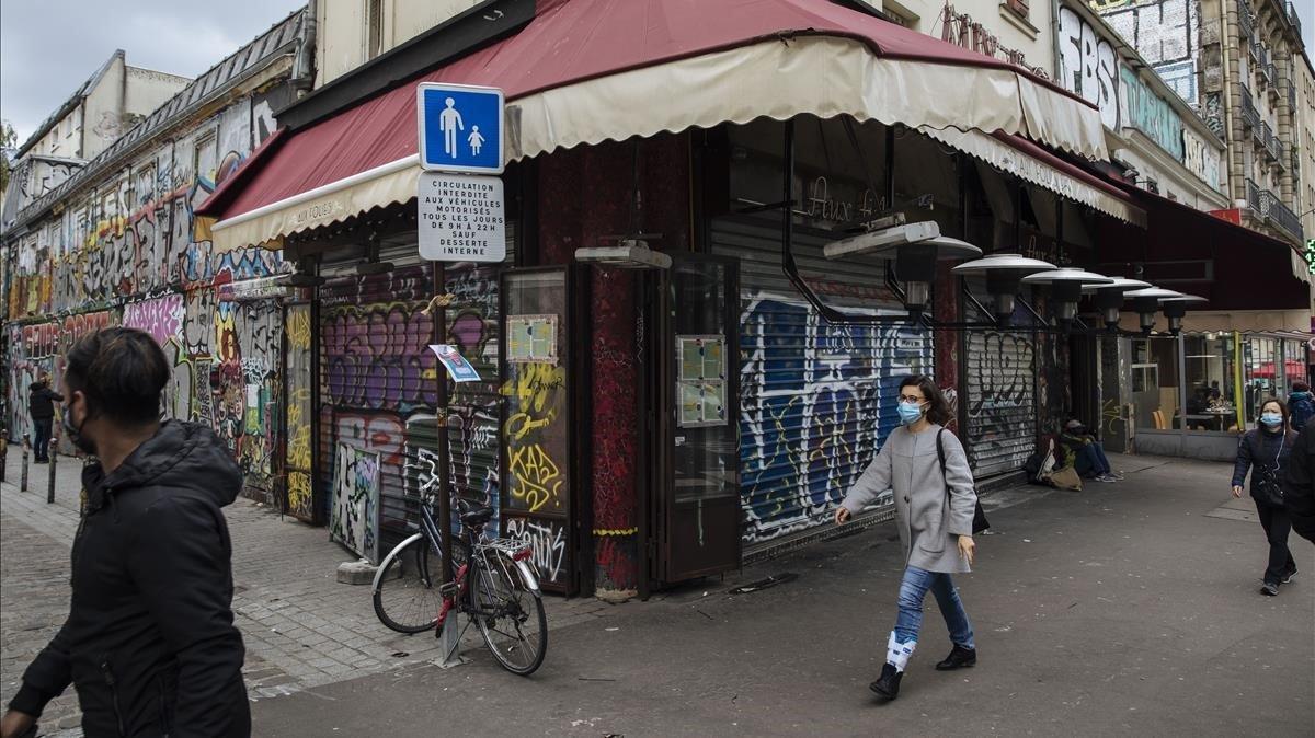 París, en «alerta màxima», es desperta sense els seus bars