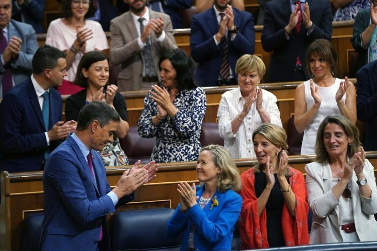 El presidente del Gobierno, Pedro Sánchez, aplaudido por su bancada y por el Ejecutivo, durante la segunda jornada del debate sobre el estado de la nación, este 13 de julio de 2022 en el Congreso. El presidente del Gobierno, Pedro Sánchez, aplaudido por su bancada y por el Ejecutivo, durante la segunda jornada del debate sobre el estado de la nación, este 13 de julio de 2022 en el Congreso.