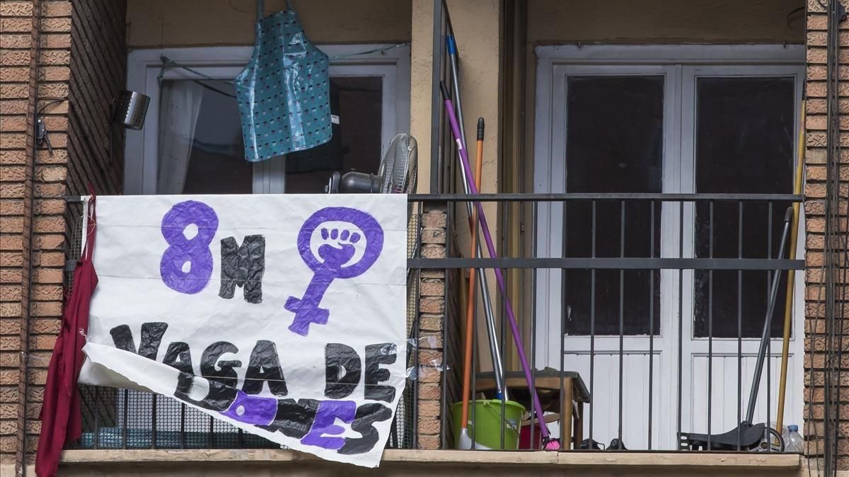 Un balcón del barrio de Benimaclet ’llama’ a la huelga general Un balcón del barrio de Benimaclet ’llama’ a la huelga general