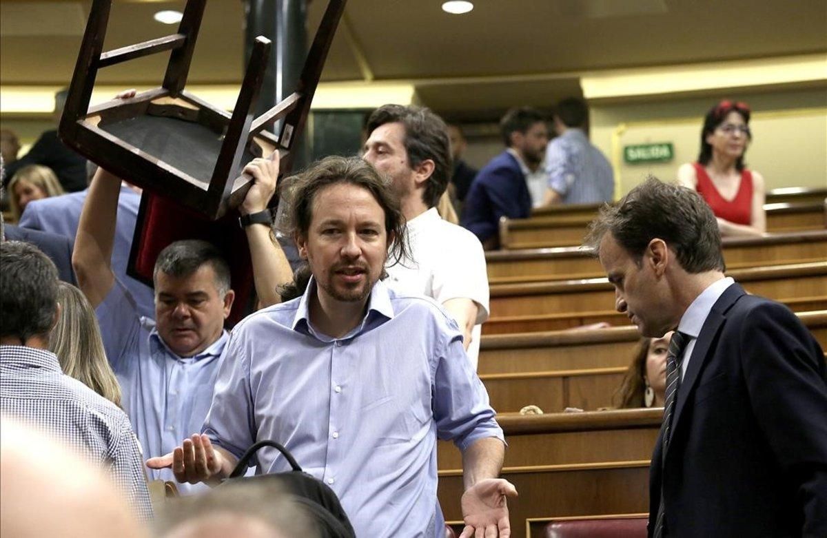 Pablo Iglesias, en el segundo día del debate de investidura de Pedro Sánchez. Pablo Iglesias, en el segundo día del debate de investidura de Pedro Sánchez.