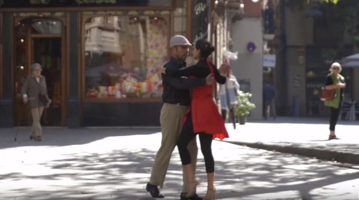Una de las imágenes de los bailarines de tango que aparece en el vídeo promocional de Barcelona.