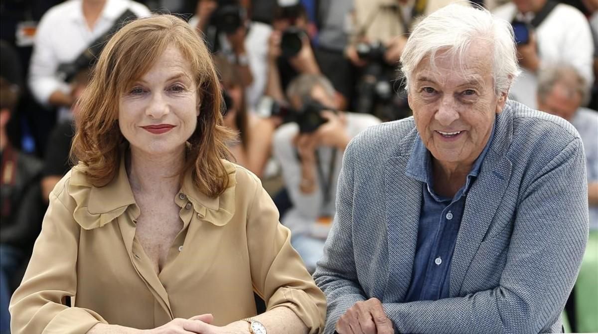 Isabelle Huppert y Paul Verhoeven, en la presentación de ’Elle’ en Cannes. Isabelle Huppert y Paul Verhoeven, en la presentación de ’Elle’ en Cannes.