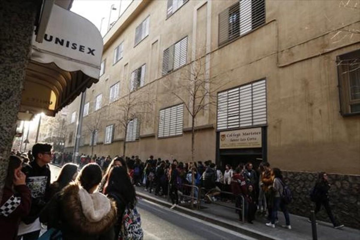 Entrada del colegio de los Maristas de Sants-Les Corts, donde Benítez cometió los abusos que ha confesado. Entrada del colegio de los Maristas de Sants-Les Corts, donde Benítez cometió los abusos que ha confesado.