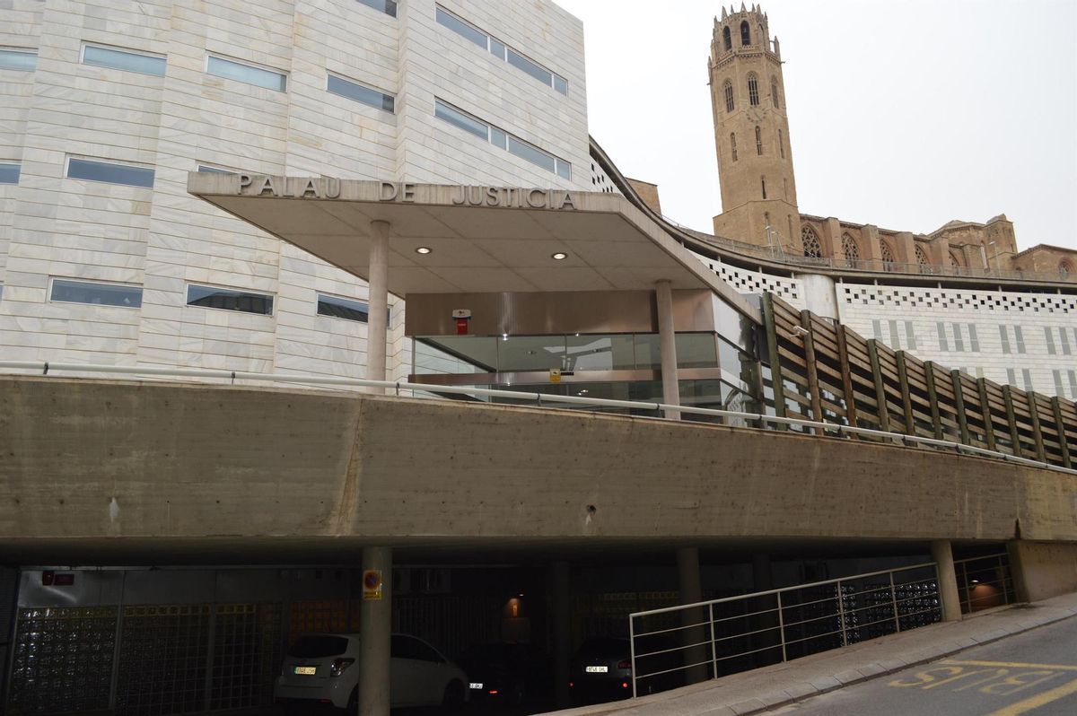 Investigan el hallazgo de un feto dentro de una bolsa en un piso de Lleida Investigan el hallazgo de un feto dentro de una bolsa en un piso de Lleida