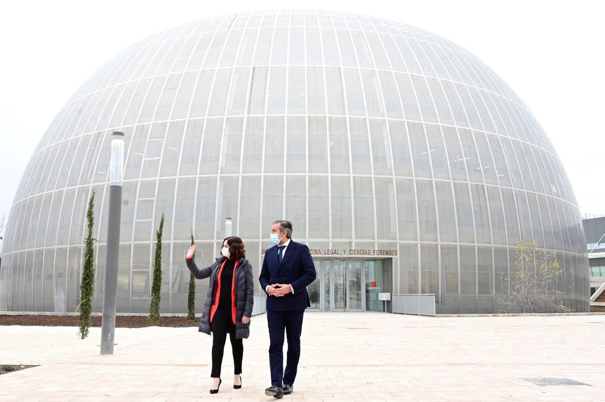 Isabel Díaz Ayuso y Enrique López en una visita a la actual sede del Instituto de Medicina de Legal y Ciencias Forenses, ubicada junto a la futura Ciudad de la Justicia. Isabel Díaz Ayuso y Enrique López en una visita a la actual sede del Instituto de Medicina de Legal y Ciencias Forenses, ubicada junto a la futura Ciudad de la Justicia.