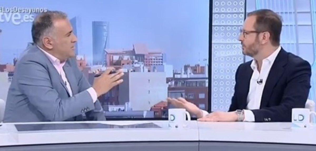 Picabaralla entre Maroto i el periodista Xabier Fortes per l'entrevista a Otegi