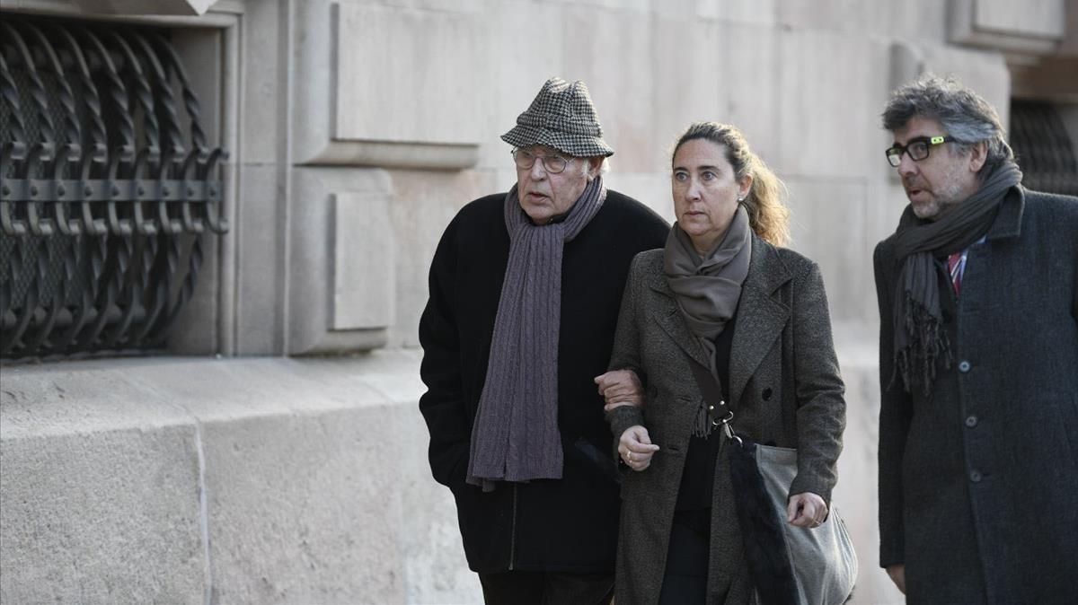 Jordi Montull y su hija Gemma llegando a la Audiencia de Barcelona.