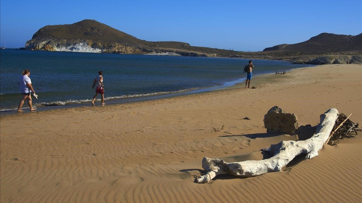 Trobat un cadàver en una platja d’Almeria