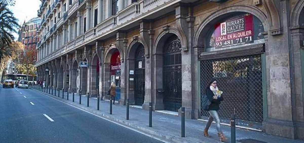 Un comercio cerrado en una semidesierta acera de la Diagonal, en diciembre. Un comercio cerrado en una semidesierta acera de la Diagonal, en diciembre.