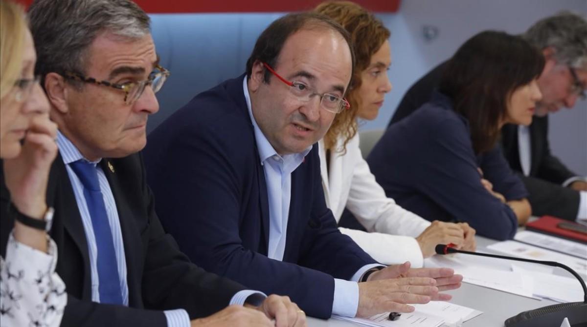 El primer secretario del PSC, Miquel Iceta, junto a Àngel Ros, en la ejecutiva del partido.