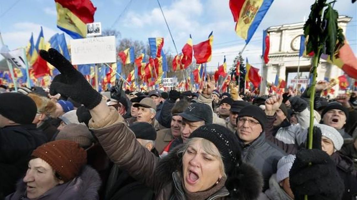 Manifestastes en la concentración contra el presidente moldavo y a favor de la celebración de nuevas elecciones. Manifestastes en la concentración contra el presidente moldavo y a favor de la celebración de nuevas elecciones.