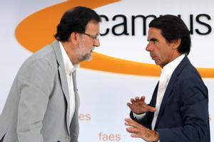 Aznar y Rajoy en un evento en el 2015. 