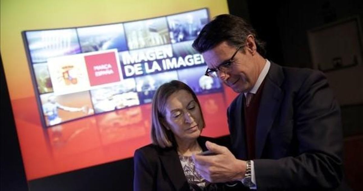 Ana Pastor, ministra de Fomento, y José Manuel Soria, de Industria y Turismo, el pasado 16 de febrero durante la presentación de la nueva campaña de Marca España. Ana Pastor, ministra de Fomento, y José Manuel Soria, de Industria y Turismo, el pasado 16 de febrero durante la presentación de la nueva campaña de Marca España.