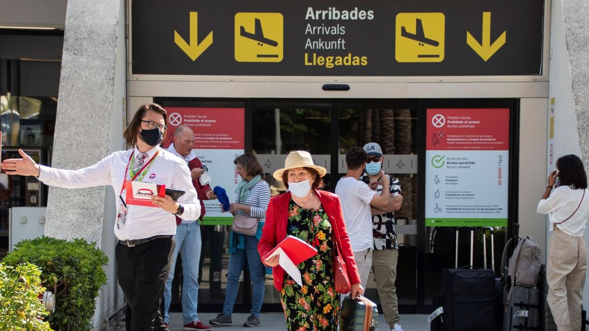 Pasajeros llegando al Aeropuerto de Son San Joan de Palma de Mallorca, el pasado día 13. Pasajeros llegando al Aeropuerto de Son San Joan de Palma de Mallorca, el pasado día 13.