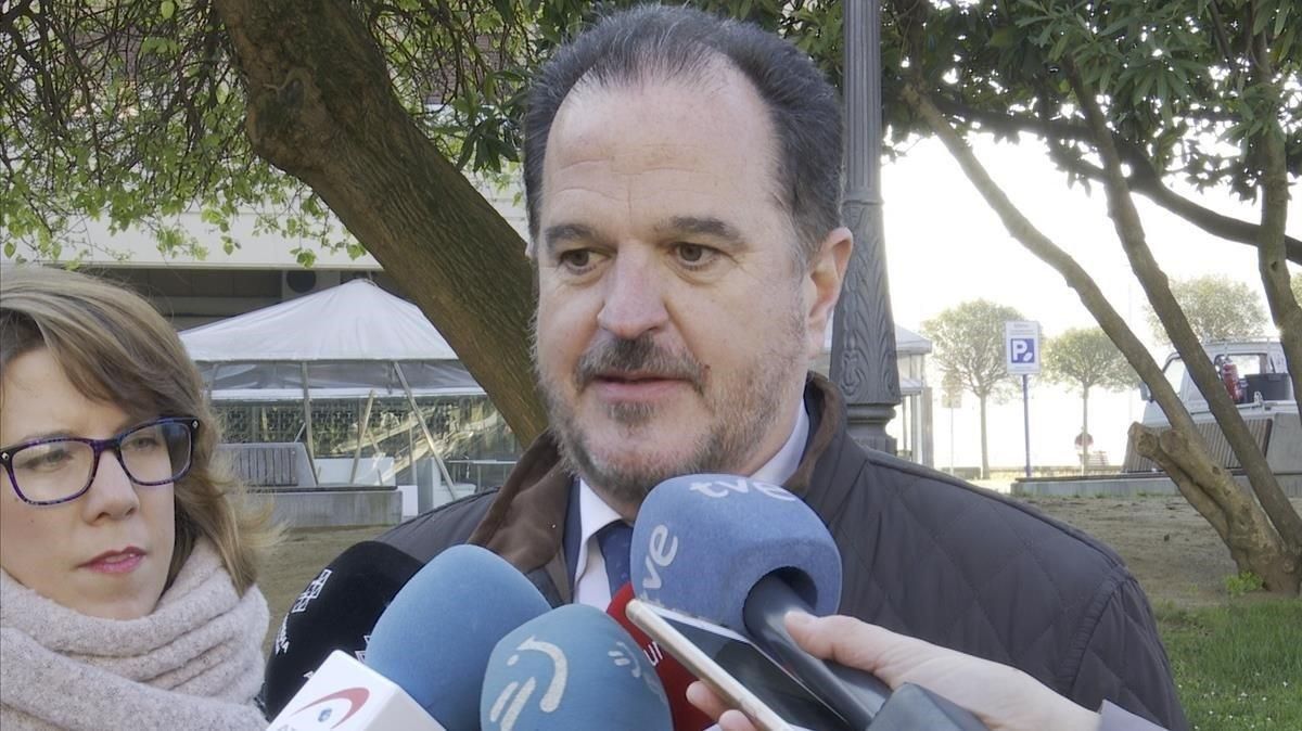 El PP pacta amb Cs per absorbir-lo El PP pacta amb Cs per absorbir-lo