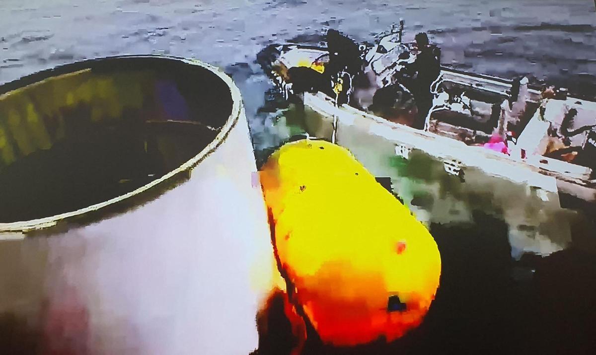 Parte del cohete lanzado este miércoles por Corea del Norte y recuperado del mar, según una imagen difundida por Seúl. Parte del cohete lanzado este miércoles por Corea del Norte y recuperado del mar, según una imagen difundida por Seúl.