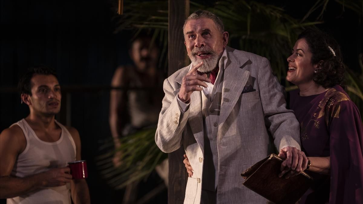 Lluís Soler y Màrcia Cisteró en ’La nit de la iguana’, una obra de Tenesse Williams dirigida por Carlota Subirós. Lluís Soler y Màrcia Cisteró en ’La nit de la iguana’, una obra de Tenesse Williams dirigida por Carlota Subirós.
