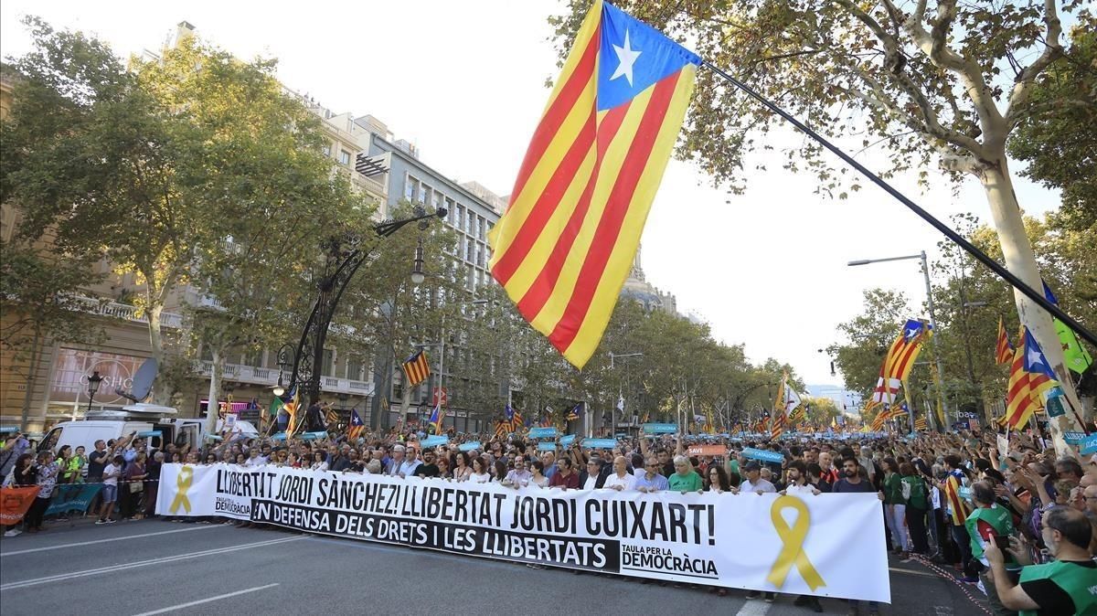 Manifestación por la libertad de Jordi Sànchez, presidente de la ANC, y Jordi Cuixart en Paseo de Gracia en octubre. Manifestación por la libertad de Jordi Sànchez, presidente de la ANC, y Jordi Cuixart en Paseo de Gracia en octubre.