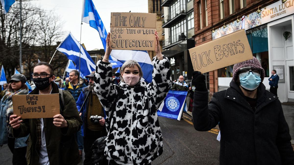 Manifestación de independentistas escoceses contra la ’Partygate’ de Johnson, en Glasgow.