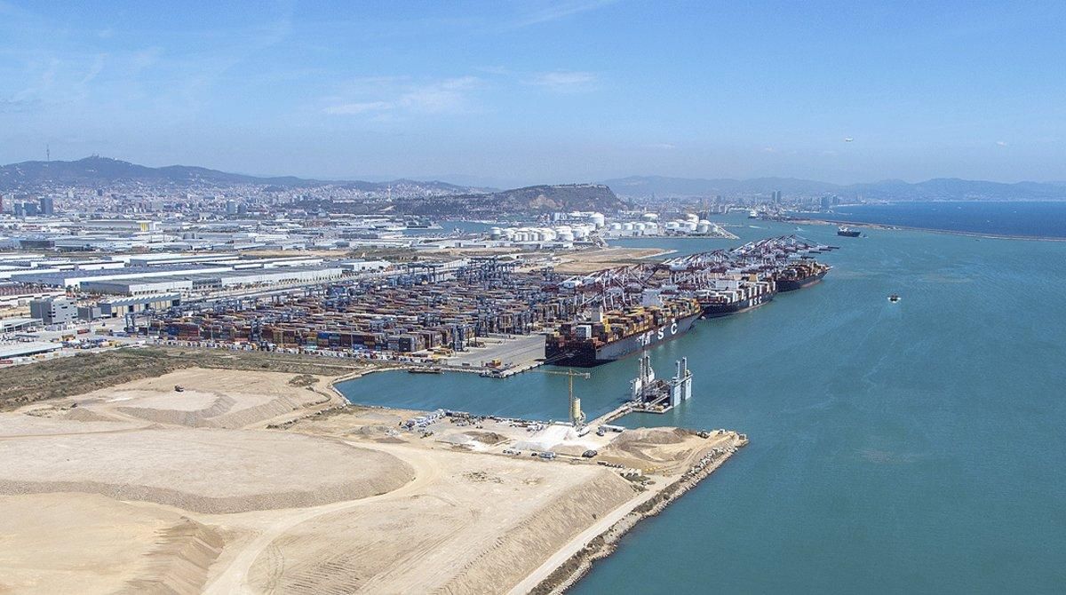 Vista aérea del puerto de Barcelona, el 12 de mayo. Vista aérea del puerto de Barcelona, el 12 de mayo.