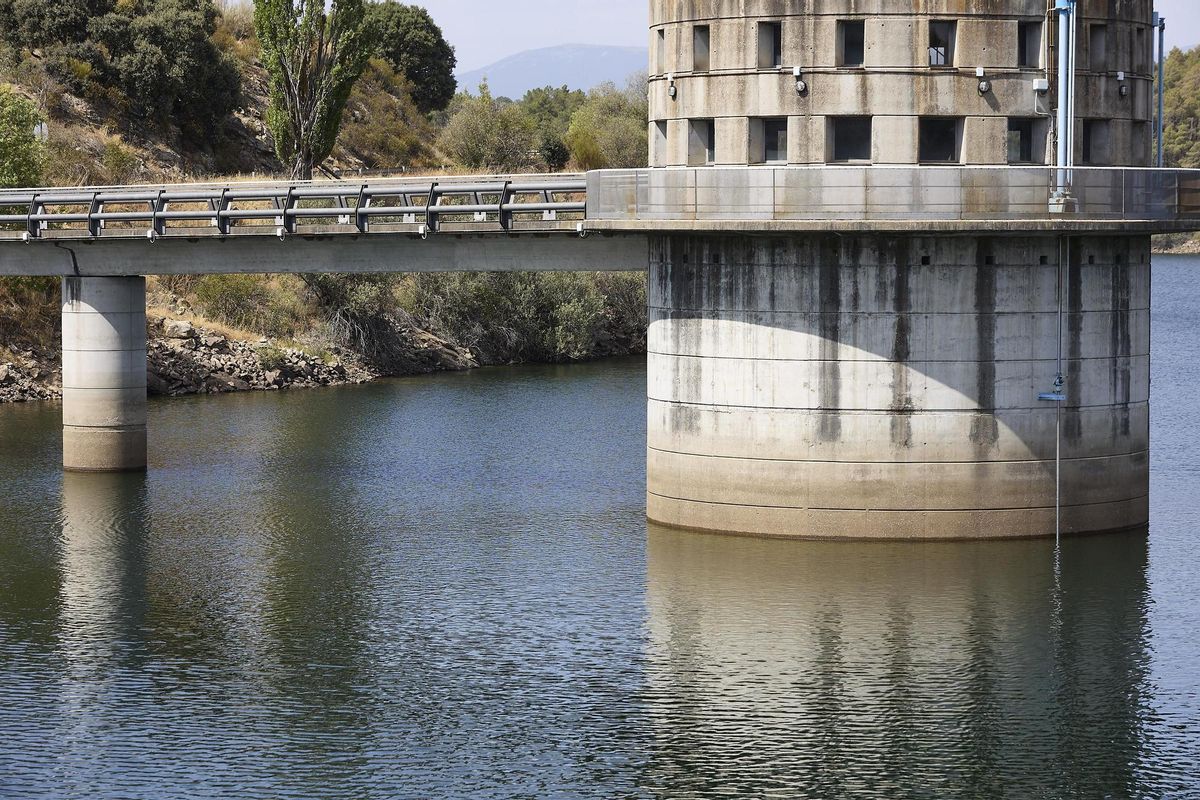 Primeras restricciones de agua en varias autonomías y temor a posibles desabastecimientos Primeras restricciones de agua en varias autonomías y temor a posibles desabastecimientos