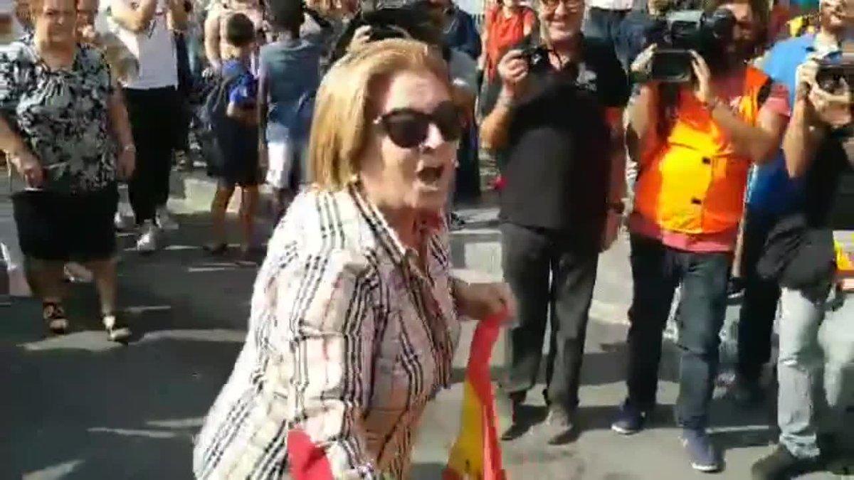 Detingut l'home que va agredir una dona per mostrar una bandera espanyola a Tarragona