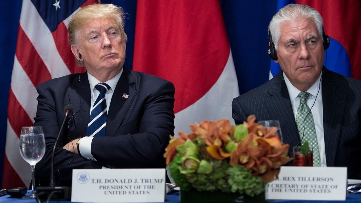 Trump (izquierda) y Tillerson escuchan a una delegación extranjera, en el marco de la Asamblea General de la ONU, el 21 de septiembre, en Nueva York.